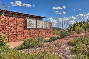 Apartment (1 Bedroom) | Interior - Romantic Sedona Suite w/ Patio < 1 Mi to Trails (Sedona)