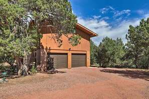 Apartment (1 Bedroom) | Interior - Romantic Sedona Suite w/ Patio < 1 Mi to Trails (Sedona)
