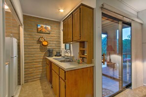 Apartment (1 Bedroom) | Interior - Romantic Sedona Suite w/ Patio < 1 Mi to Trails (Sedona)