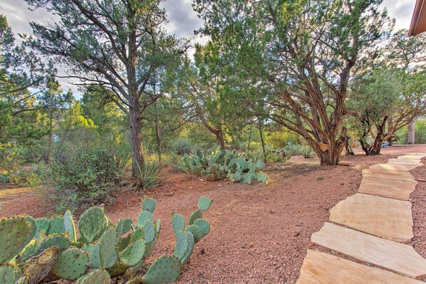 Apartment (1 Bedroom) | Interior - Romantic Sedona Suite w/ Patio < 1 Mi to Trails (Sedona)