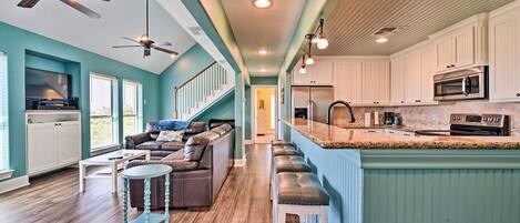 Apartment (3 Bedrooms) | Private kitchen | Microwave, oven, stovetop, dishwasher