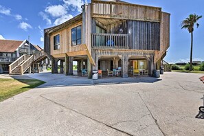 Exterior - Matagorda Townhome W/deck, Views, Pool Access (Matagorda)