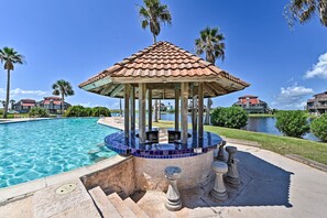 Hồ bơi ngoài trời 