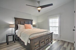 Hus (4 Bedrooms) | 4 sovrum och sängkläder