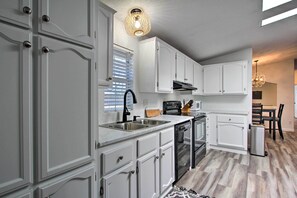 Mikrovågsugn, ugn, spishäll och diskmaskin