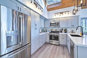 House (4 Bedrooms) | Interior - Mtn-view Cabin w/ Game Room & Deck in Flagstaff (Flagstaff)