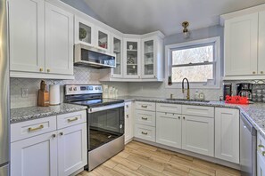 Interior - Tobyhanna Home w/ Hot Tub & Resort Amenities (Tobyhanna)