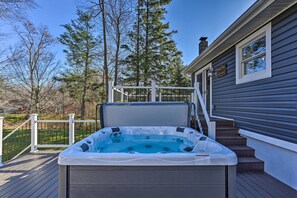 Interior - Tobyhanna Home w/ Hot Tub & Resort Amenities (Tobyhanna)