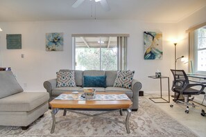 Interior - 2 Mi to Boardwalk: Home w/ Grill in Dania Beach! (Dania Beach)