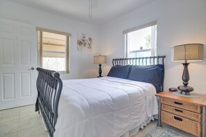 House (2 Bedrooms) | Interior - 2 Mi to Boardwalk: Home w/ Grill in Dania Beach! (Dania Beach)
