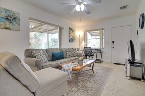 Interior - 2 Mi to Boardwalk: Home w/ Grill in Dania Beach! (Dania Beach)