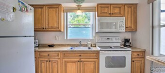 2 Mi to Boardwalk: Home w/ Grill in Dania Beach!