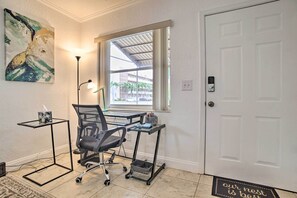 Interior - 2 Mi to Boardwalk: Home w/ Grill in Dania Beach! (Dania Beach)