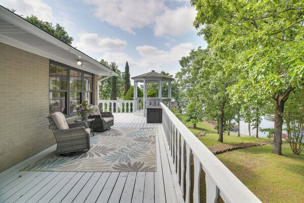 House (3 Bedrooms) | Interior - Private Pool: Lakefront Home in Hot Springs! (Hot Springs)