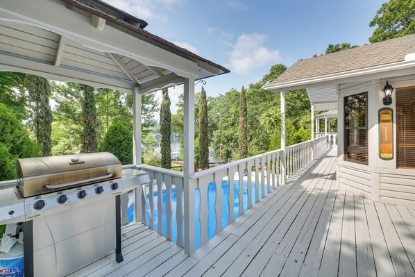 House (3 Bedrooms) | Interior - Private Pool: Lakefront Home in Hot Springs! (Hot Springs)