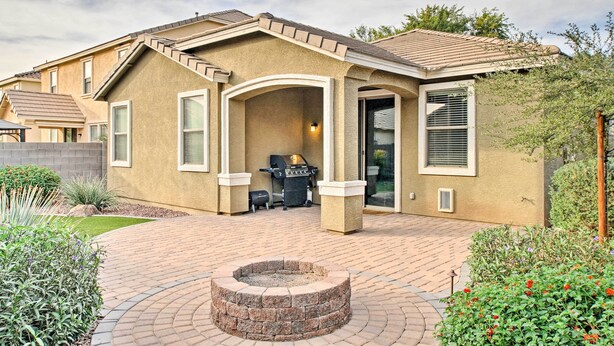 A residential house with a patio, a barbecue grill, and a fire pit. - Dog-friendly Arizona Retreat w/ Patio & Grill! (Gilbert)