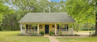 Quiet Family Cottage w/ Fishing Pond in Senatobia