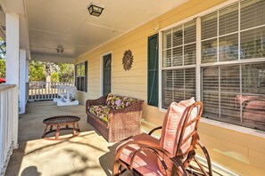 Terrace/patio - Dog-friendly Senatobia Cottage w/ Fishing Pond! (Senatobia)