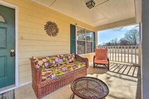 Terrace/patio - Dog-friendly Senatobia Cottage w/ Fishing Pond! (Senatobia)