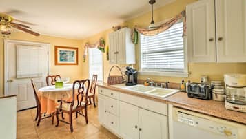 Cottage (2 Bedrooms) | Private kitchen | Microwave, oven, stovetop, dishwasher