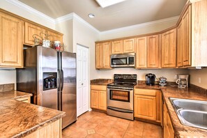 Apartment (3 Bedrooms) | Interior - Waterfront Corpus Christi Townhome w/ Pool & Dock! (Corpus Christi)