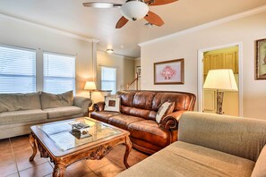 Apartment (3 Bedrooms) | Interior - Waterfront Corpus Christi Townhome w/ Pool & Dock! (Corpus Christi)