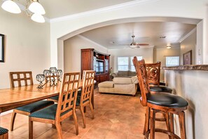 Interior - Waterfront Corpus Christi Townhome w/ Pool & Dock! (Corpus Christi)