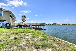 Apartment (3 Bedrooms) | Interior - Waterfront Corpus Christi Townhome w/ Pool & Dock! (Corpus Christi)