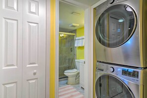 Apartment (2 Bedrooms) | Interior - Cheery Condo With Pool Access: 3 Miles to Beach! (Fort Myers)