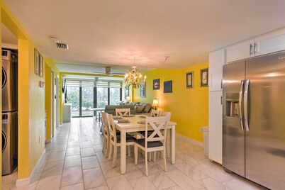 Cheery Condo With Pool Access: 3 Miles to Beach!