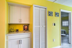 Apartment (2 Bedrooms) | Interior - Cheery Condo With Pool Access: 3 Miles to Beach! (Fort Myers)