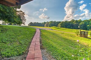 Property grounds - Cozy Studio Cabin < 8 Mi to Barren River Lake (Fountain Run)
