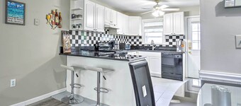 Family-friendly Keansburg Home: Walk to Beach!