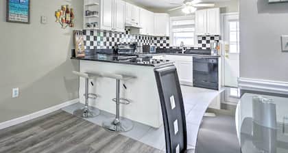 Family-friendly Keansburg Home: Walk to Beach!