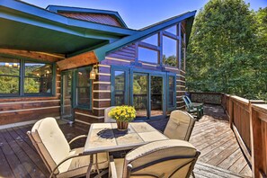 House (2 Bedrooms) | Interior - 9 Mi to Sugar Mountain: Stunning Cabin w/ Views (Banner Elk)