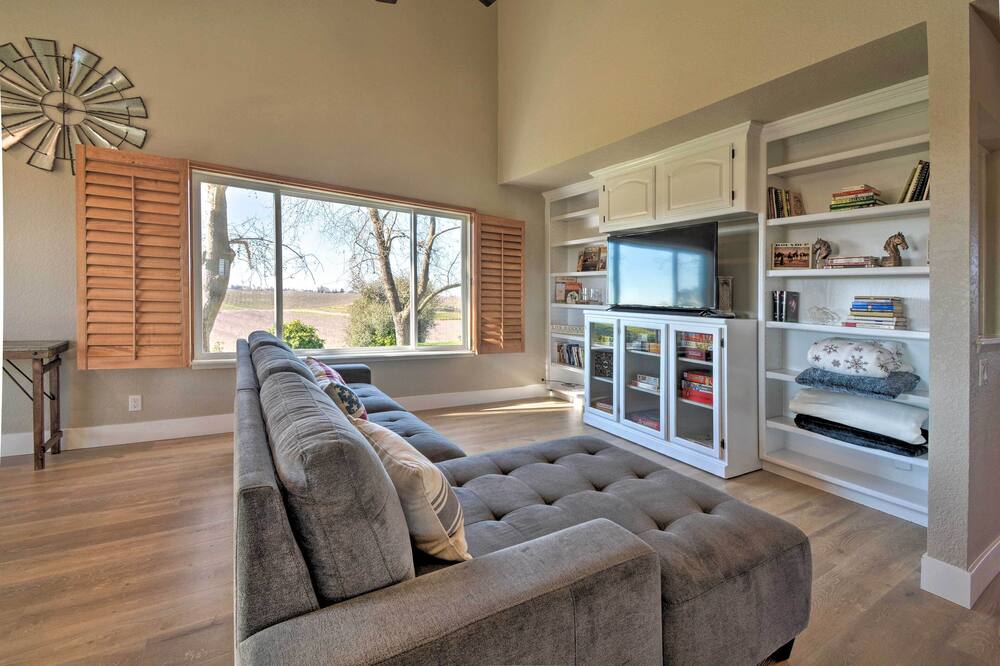 Picturesque Farmhouse on Working Almond Ranch - Valley Home, CA