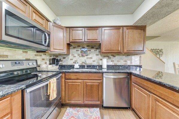 Interior - Ruidoso Golf Condo - Patio & Mountain View! (Ruidoso)