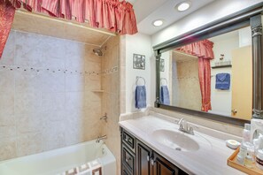 Interior - < 1 Mi to Lake: Hot Springs Village Escape w/ Deck (Hot Springs Village)