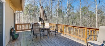 < 1 Mi to Lake: Hot Springs Village Escape w/ Deck