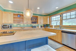 House (5 Bedrooms) | Interior