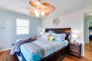 5 bedrooms, laptop workspace, free cots/infant beds, bed sheets - Oceanfront 'sea Dreams Beach House' by Jetty Park! (Freeport)