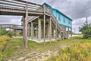 Property grounds - Oceanfront 'sea Dreams Beach House' by Jetty Park! (Freeport)