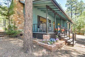 Interior - Bright Lakeside Home w/ Deck: 2 Mi to Rainbow Lake (Lakeside)