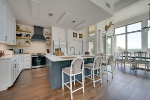 Villa (5 Bedrooms) | Private kitchen