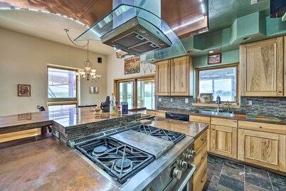 Lakefront Country Home w/ Waterslide & Trampoline!
