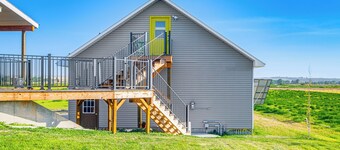 Colorful Sugar City Apartment ~ 4 Mi to Byu!