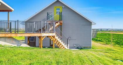 Colorful Sugar City Apartment ~ 4 Mi to Byu!