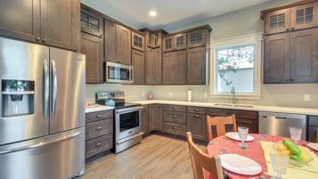 House (2 Bedrooms) | Interior