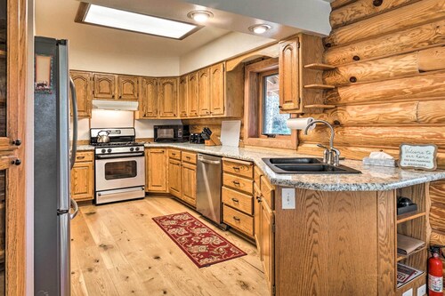 Cabin on Kenai Peninsula: Family & Group Friendly!