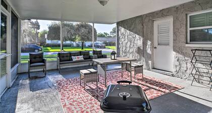 Beach-style Getaway w/ Lanai ~ 4 Mi to Beaches!